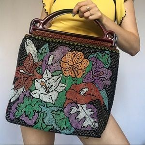 Vintage 70’s beaded flower purse 💜🖤❣️💐